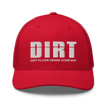 Afbeelding in Gallery-weergave laden, &quot;Dirt&quot; Logo Snapback - More colors available
